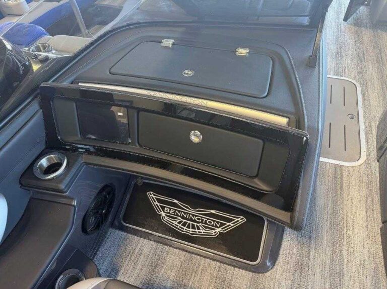 2026 Bennington 25QXSBWA - NEW DESIGN - ESP+ - Windshield - V10 425 HP!!! US-ETWS9307J526 [photo 23]